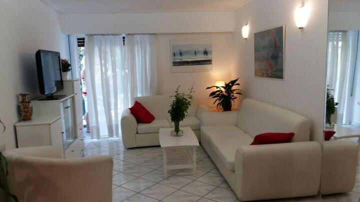 Flor De Mayo,Apt In Alimos Near The Sea Atenas Exterior foto
